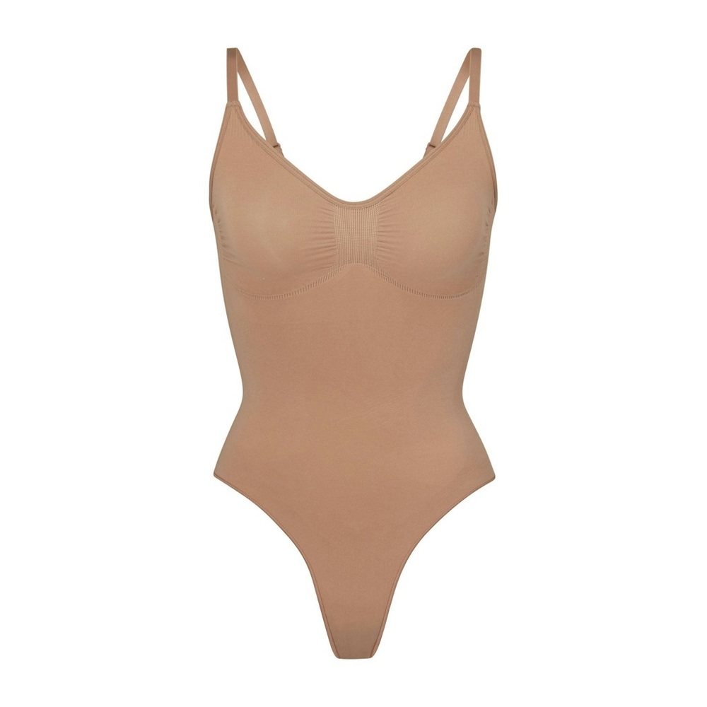 NWOT SKIMS SEAMLESS SCULPT THONG BODYSUIT